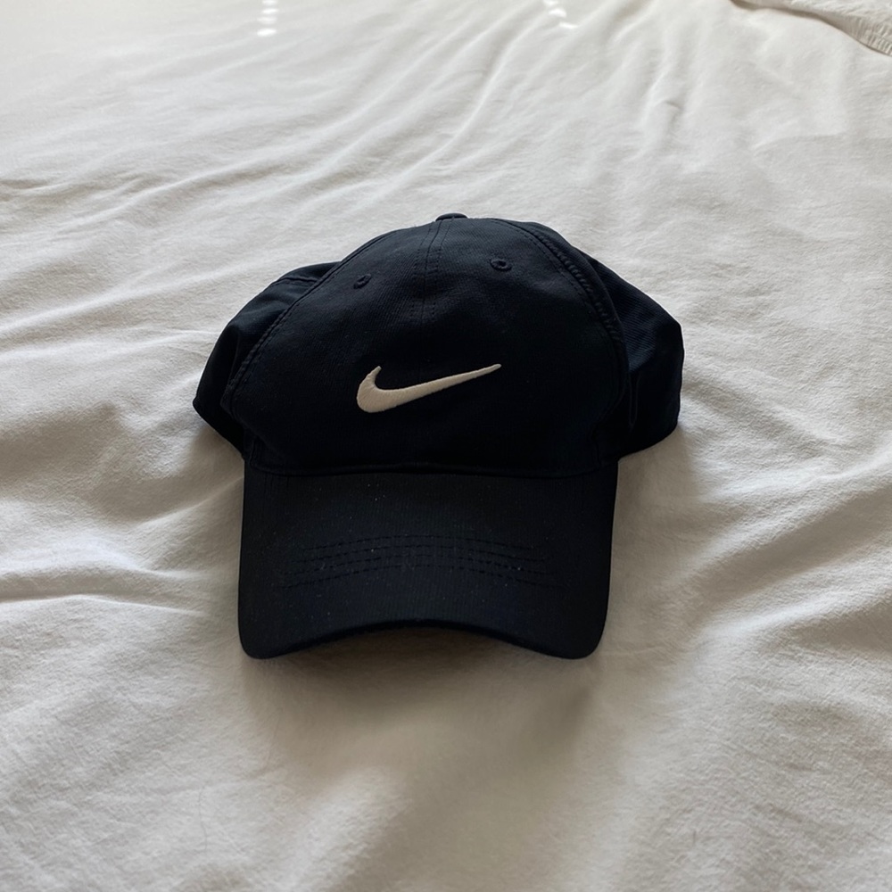 Black Nike golf hat